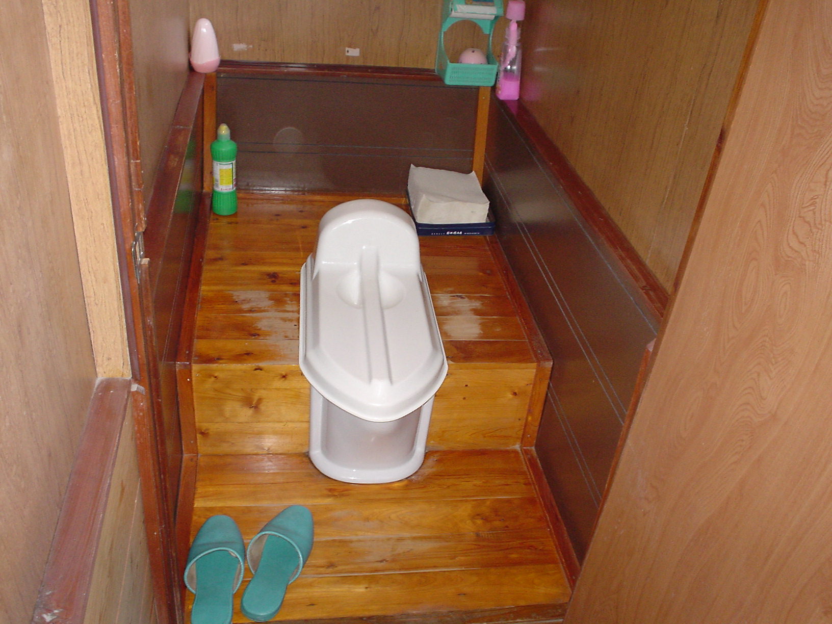 トイレのリフォーム 汲取和式から洋式トイレに改造 宮崎県児湯郡で水回りのトラブル解決からリフォームなら有限会社